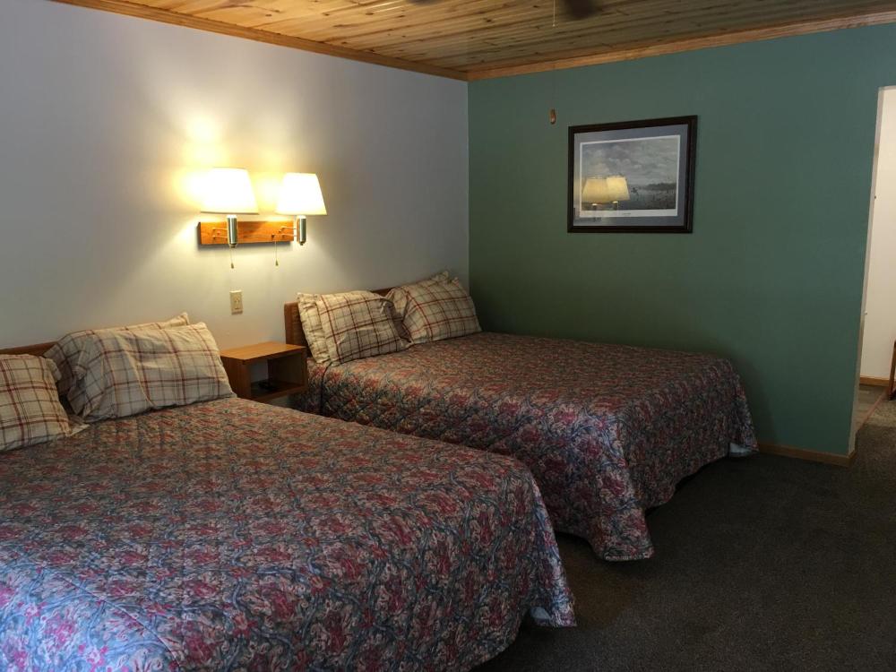 Deluxe Queen Room interior
